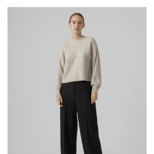 Tröja från vero Moda  - Inga tecken på användning. Säljer då den inte kommer till användning längre. 