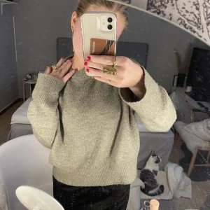 Stickad tröja! - Säljer denna snygga stickade tröja då jag inte längre använder den då jag har flera andra! 💗