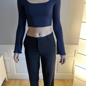 Tröja - Jättefin tröja som knappt är använd! Den har tyvärr blivit lite kort för mig som är 181!💕 skriv om ni har mer frågor! 