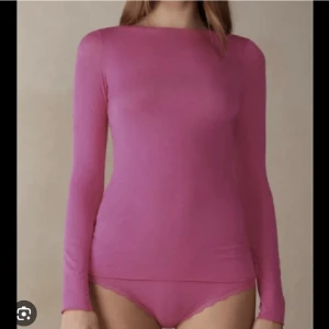 Intimissimi tröja - Säljer denna populära tröjan från intimissimi då den inte kommer till användning💞 Denna färgen är helt slutsåld och finns inte att köpa längre på hemsidan