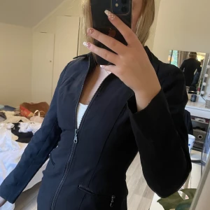 Tunn jacka - Tunn lite längre jacka med kostymkänsla