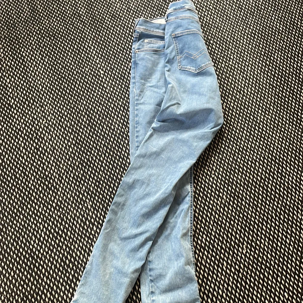 Ljus blå replat hyperflex jeans i strl 16A H166cm Knappt använda inga spår av användning nyskick. Jeans & Byxor.