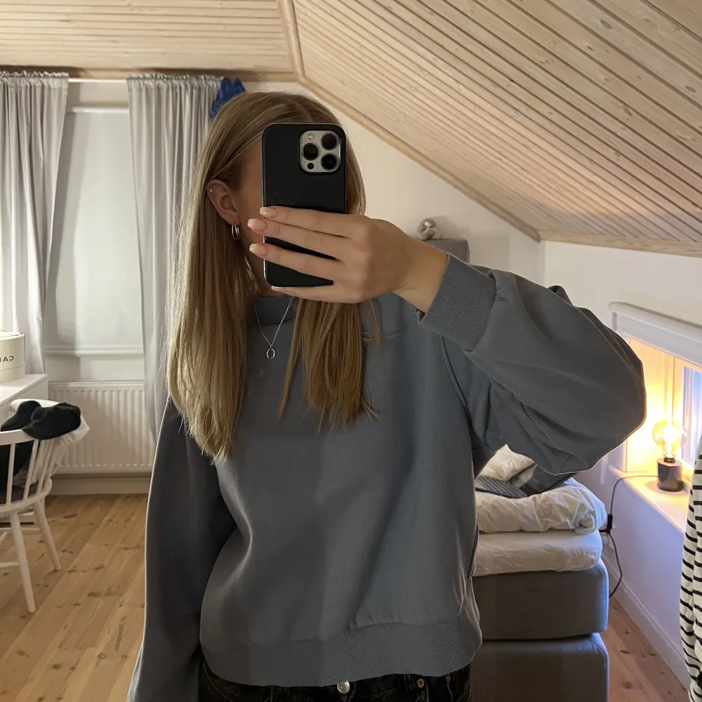 Blå sweatshirt från weekday🩵 . Tröjor & Koftor.