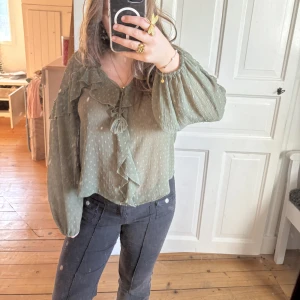 Blus zara  - Intressekoll!! Fin grön blus från zara💋