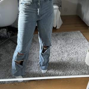 Säljer nu dessa oversized baggy jeans då de inte kommit till användning, endast använd ett fåtal gånger:)