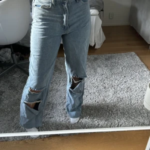 Baggy jeans - Säljer nu dessa oversized baggy jeans då de inte kommit till användning, endast använd ett fåtal gånger:)