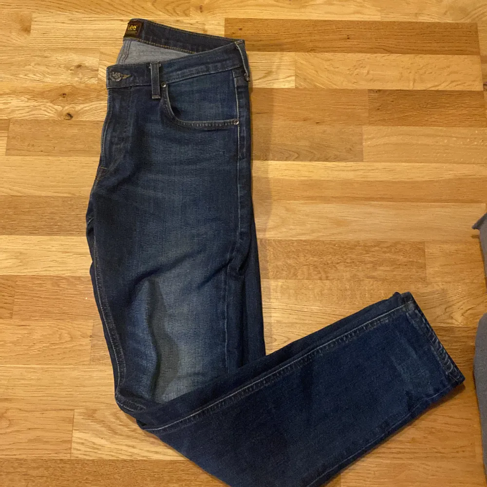 Ett par riktigt snygga och stiliga lee jeans, perfekt till Stockholmstilen och riktigt snygg tvätt på byxorna, . Jeans & Byxor.