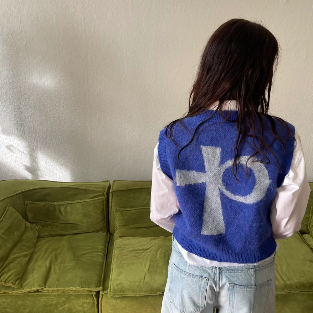 Unisex 50% Mohair vest size XS (men) / S-M (women)  this piece might have some inaccuracies regarding, measurements, design or material composition.   I put a lot of hard work into the designs and also spent 180$ for each piece to be sampled.. Tröjor & Koftor.