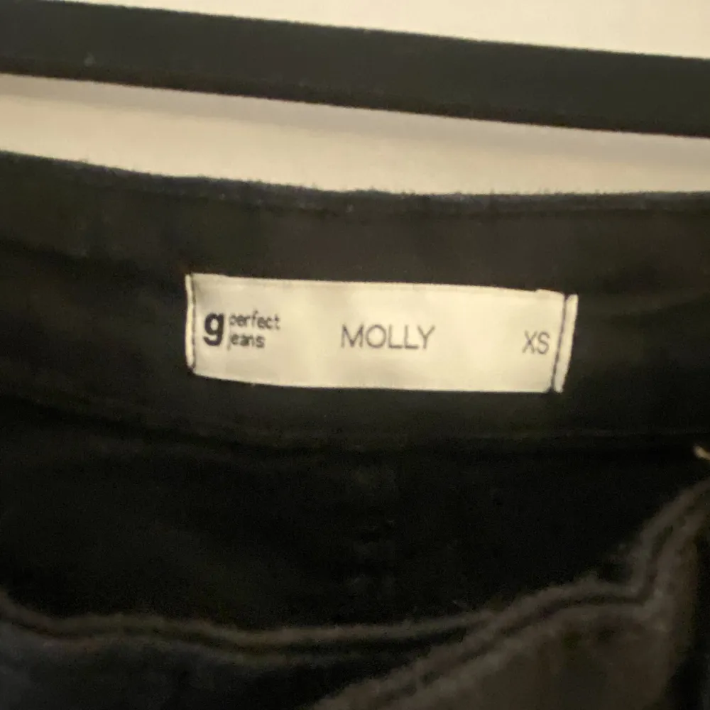 Båda från gina tricot, namn molly stl. XS. Jeans & Byxor.