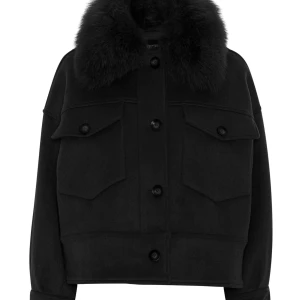 Meotine jacka  - Säljer nu min svarta metoine jacka i modellen: Charlie Jacket Wool. Som är slutetsåld. Passar perfekt som både höst och vårjacka✨🙌🤩