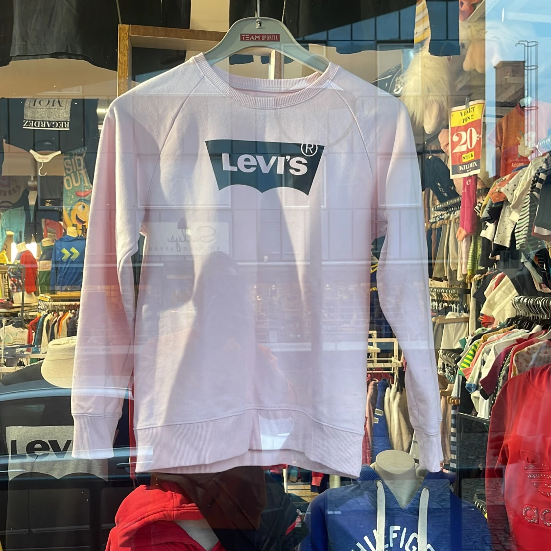 Levis