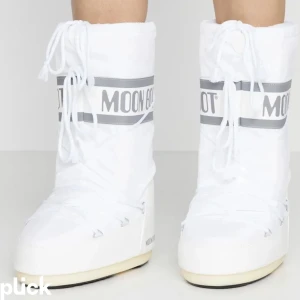 söker moonboots - hejj, söker nu ett par höga moonboots då jag redan har ett par låga! färg spelar ingen roll men helst storlek 39 och upp. plus om det finns i värmland eller dalsland 🩷