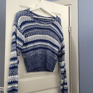 Snygg stickad tröja - Säljer min älskade randiga tröja från Gina Tricot 