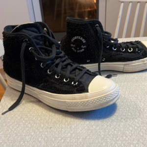 Fodrade converse stl 39,5 - Knappt använda, fint skick. 