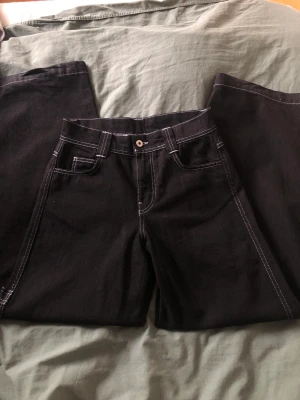 Baggy jeans! - Säljer dessa jeans då de inte kommer till användning. Nyskick (använda 1-2 ggr). Skriv privat vid frågor!❤️