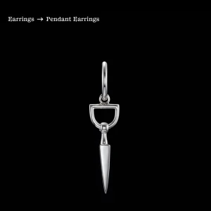 Maria Nilsdotter örhänge - Säljer nu mitt Maria Nilsdotter örhänge. Fick det i somras som en avslutningspresent. Så inte haft alls länge, jättefint skick. Orginalpris 2295 kr. Kan även tänka mig byta mot något annat smycke i samma värde💘 kan mötas upp i Stockholm