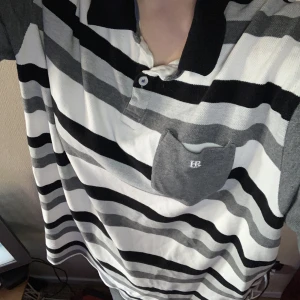 Oversized t-shirt - Grå-randig oversized t-shirt