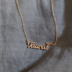 Y2k halsband - Inga av diamanterna har åkt av!