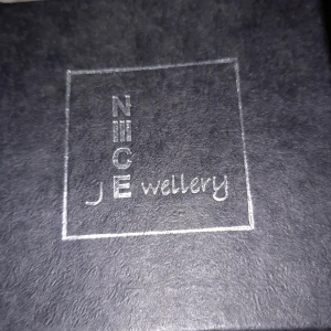 Smycke - Helt nytt. Hör gärna av dig vid frågor eller funderingar. Niiice jewellery