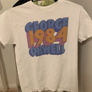 T shirt - Fin t shirt. Passar xs-m. I bra skick! 💕