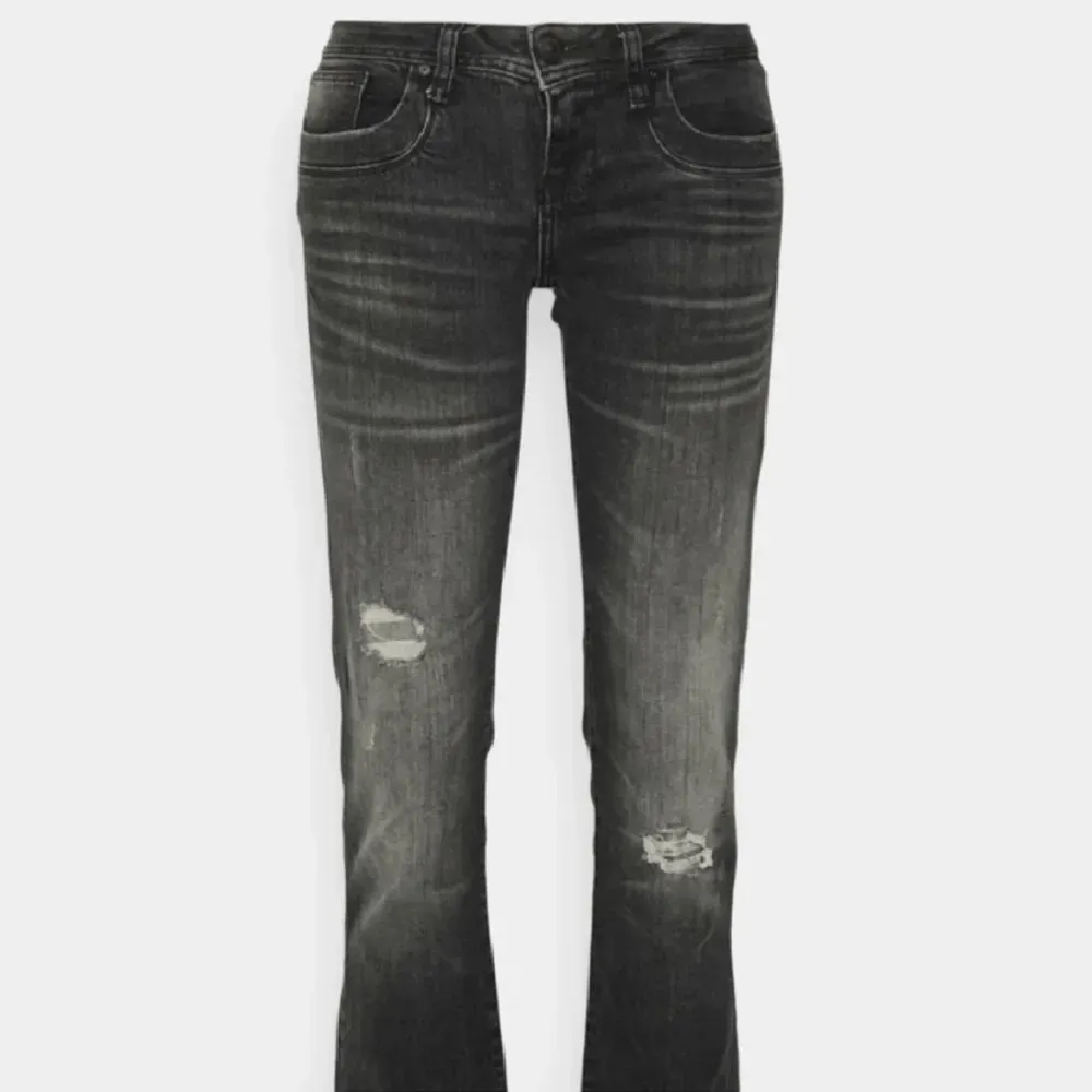 Säljer mina nästa helt oanvända ltb valerie jeans då de är för stora. De är slutsålda överallt och går därför inte att få tag på någon stans.. Jeans & Byxor.