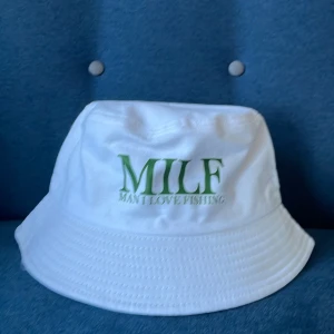 Revenite bucket hat - Helt ny signerad bucket hat 10/10 skick.