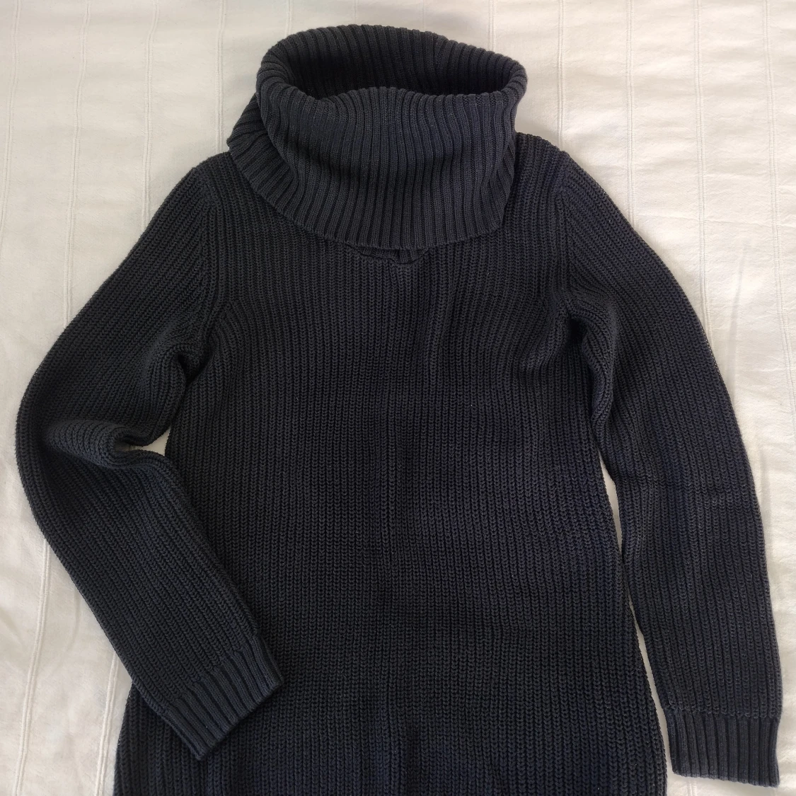 Stor och bylsig stickad tröja med stor krage, storlek S