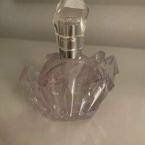 Säljer Ariana parfym R.e.m 30ml, mer än hälften kvar