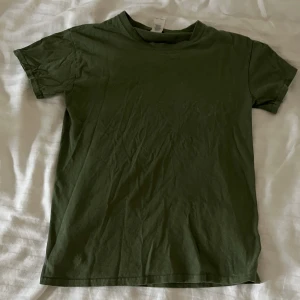 Grön T-shirt - Snygg, enkel och bekväm T-shirt.