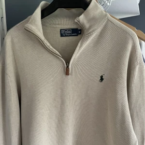 ralph lauren halvzip  - Använd 1 gång, säljer då den är för stor för mig 