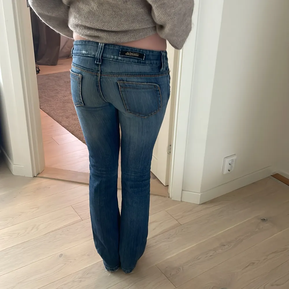Så snygga Lågmidjade jeans som jag köpte på plick men inte fått så mycket andvändning av. Köparen står för frakten!. Jeans & Byxor.