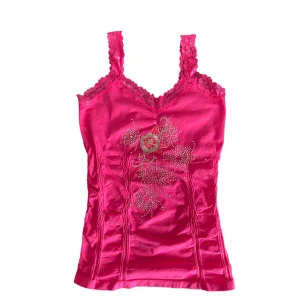 Hot pink linne - Hot pink stretchigt linne. Står ingen storlek men sitter som S-M