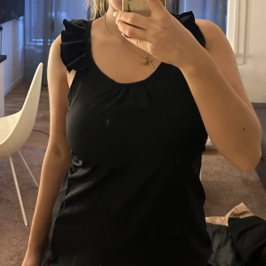 Svart blus - En fin svart blus i fint skick