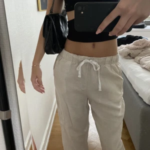 linnebyxor  - säljer mina beiga linnebyxor i storlek s från hm som inte kommer till användning längre💓