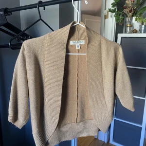 Glittrig bolero!  - As snygg guld glittrig bolero från Banana republic