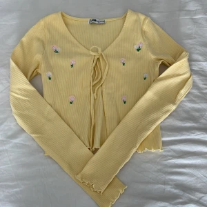 Kofta - Söt kofta med små blommor från new yorker i fint skick 