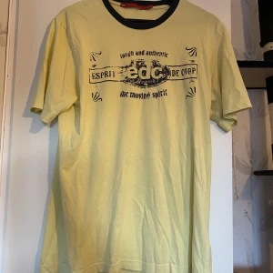 t-shirt  - köpt second hand men har själv aldrig använt den 