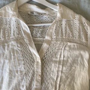Zara blus - Jätte fin skjorta/blus från zara med lite trekvartsärmar typ💕💕