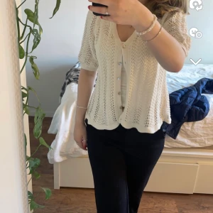 Kofta - Säljer denna stickade koftan. Den är från lindex men finns inte kvar. Kom privat för mer info.