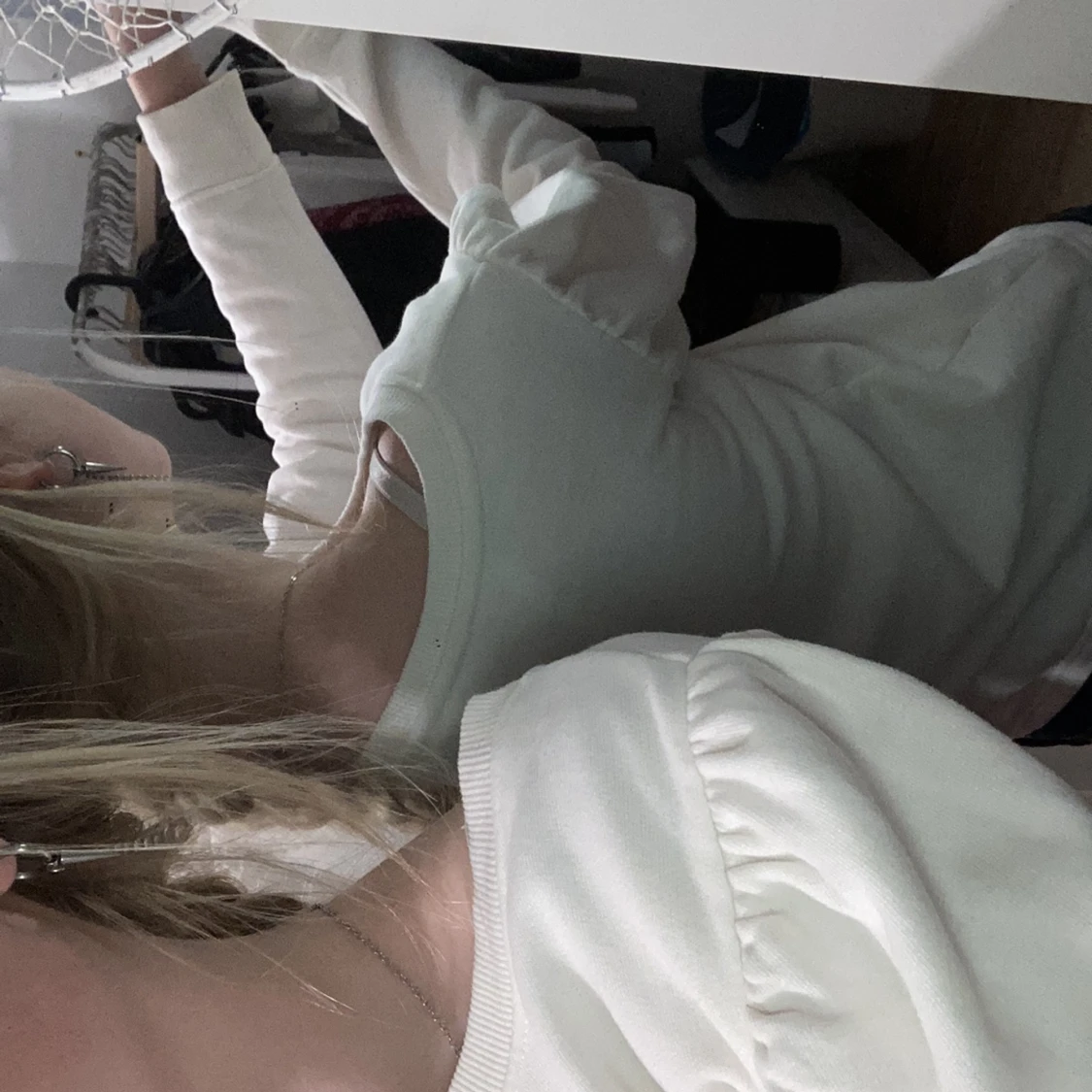 Vit tjocktröja med puffiga armar - 90