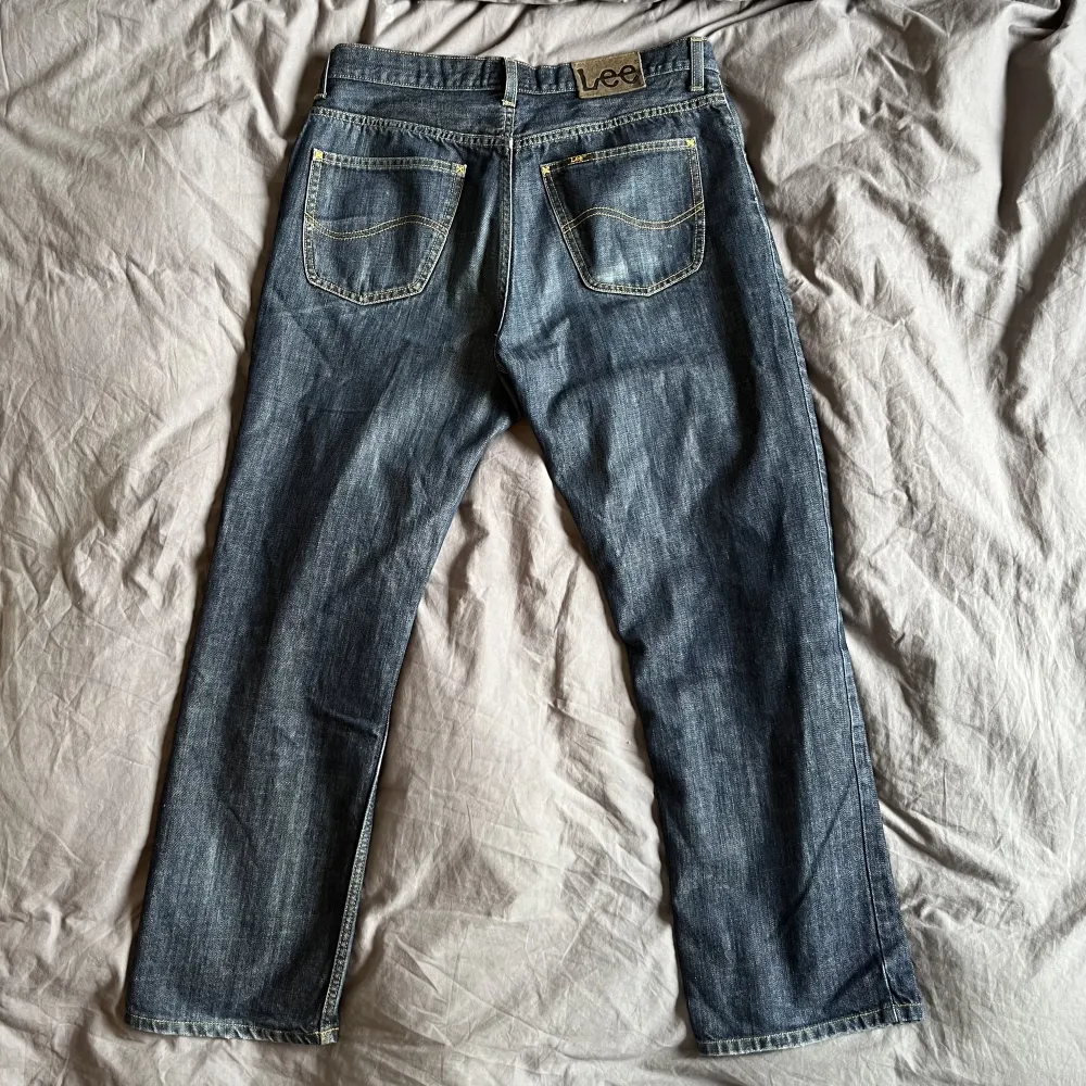 Snygga lee jeans, inga skador eller liknande! Skriv gärna privat om du har några frågor!. Jeans & Byxor.