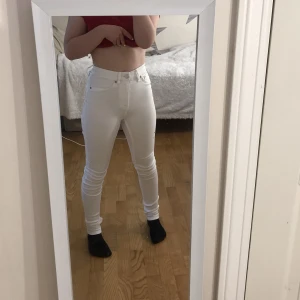 Vita snake jeans  - Super snygga jeans som inte kommer till användning pga att de är för långa✋🏻 ny skick  