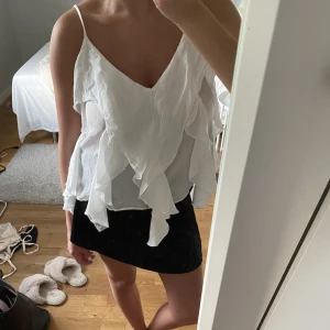 Volanglinne zara - Jättefint linne från zara!! Använd 1 gång, Xs 💕