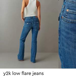 Säljer dess jeans från Gina tricot som ät slutsålda på hemsidan, de är uppsprättade längst ner vilket gör att de är lite längre i benen än vanligt❤️knapptanvända då de är för små