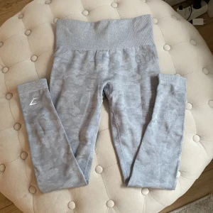 Gymshark  - Gymshark Camo, första kollektionen, ljusgråa i storlek XS. Använda få ggr, inga skavanker