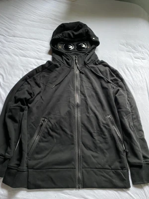 C.P. Company ZipUp - Säljer denna zipupen då den inte passar min stil längre. 