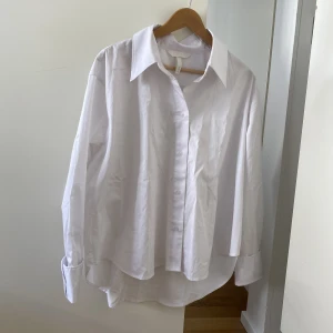 Vit oversized skjorta  - Vit oversized skjorta 