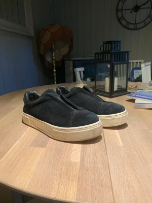 Eytys - Snygga skor märket eytys doja i storlek 42 passar 42-43. Skick enligt bild. Fast med priset. Skickar oftast direkt efter köp. Om du har frågor så skriv gärna