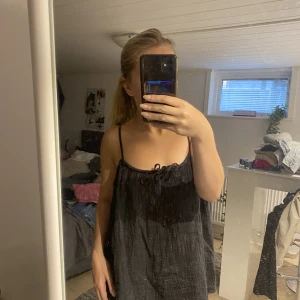 Linne - Söker nu mitt fina oanvända linne från hm. Nypris 129kr. Säljer för 40kr. Skriv för frågor❤️