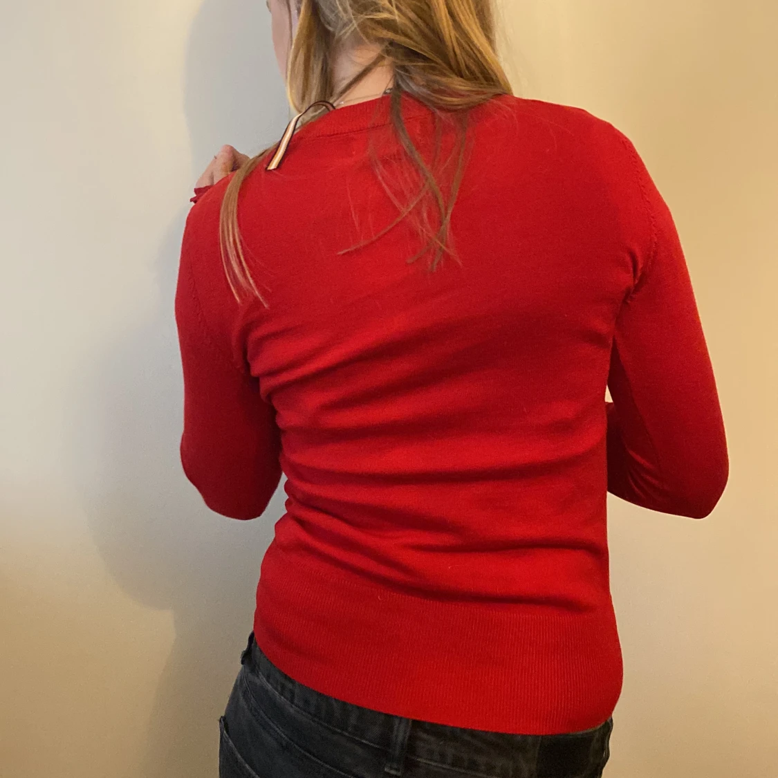 Fin röd tröja  - 90
